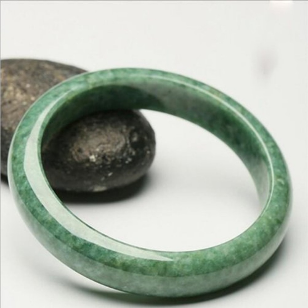Pure Natural Jade Stone Bracelet Bangle NWOT Chunky Green